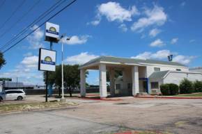Days Inn by Wyndham Waco University Area
